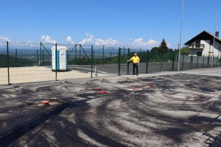 UREDITEV ŠPORTNIH POVRŠIN, CESTE IN VODOHRANA V NASELJU ORLE 11